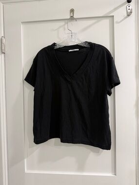 Pull&Bear black boxy oversized cropped v neck w/ not sewn hem accents (fair)
